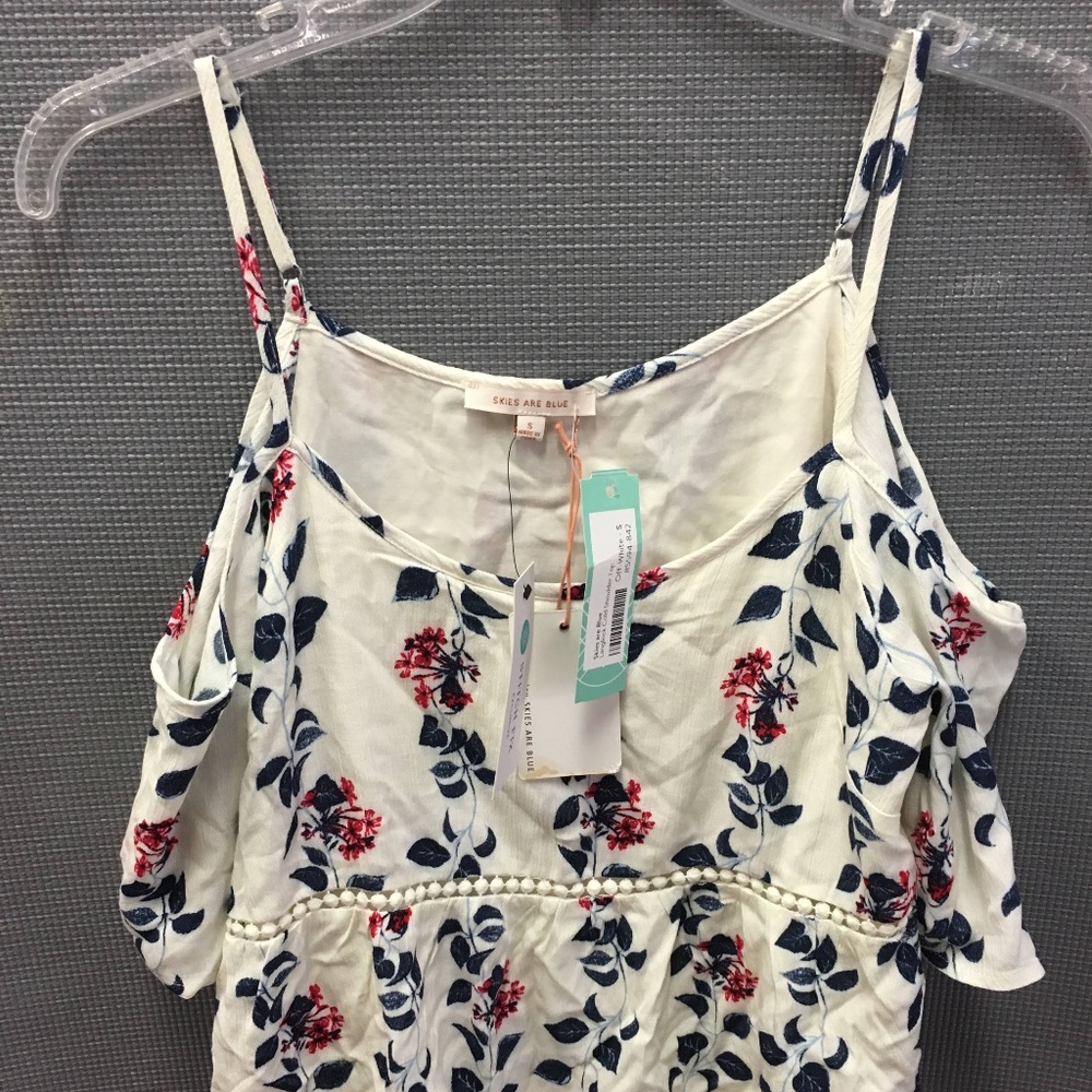 Langlock Cold Shoulder top - Picture 3 of 7